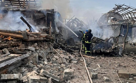 Двоє людей загинуло — поліційні показали перші хвилини після обстрілу села Багатир. Відео