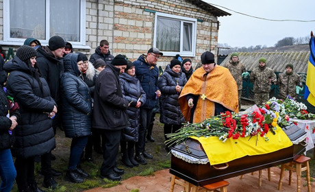 У Буртах провели в останню путь Володимира Первіцького. Він загинув рятуючи пораненого побратима