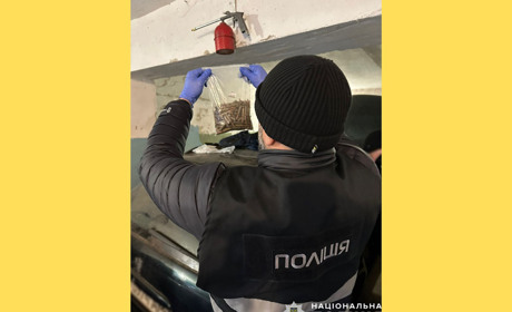 У Чернігові затримано наркоділка: поліція виявила лабораторію та боєприпаси