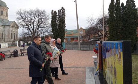 У НІЖИНІ ВШАНУВАЛИ ПАМʼЯТЬ ГЕРОЇВ НЕБЕСНОЇ СОТНІ