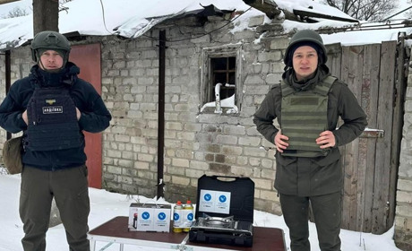 “Корисні люди”: як волонтери допомагають мешканцям на “нулі” та переселенцям у Покровському районі