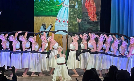 В “Червоній Калині” “Веселка” танцювала для ЗСУ