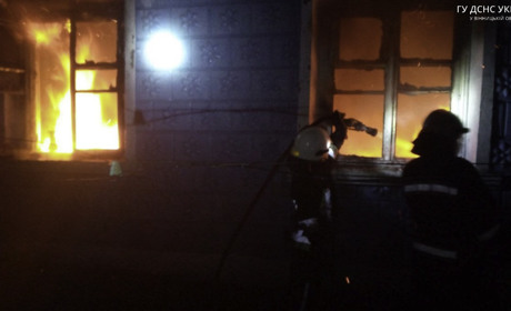 У Володіївцях Копайгородської громади під час пожежі згоріла хата