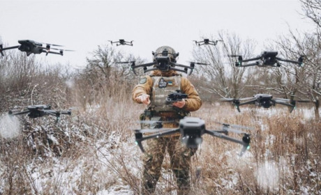 Луганські прикордонники знищили з FPV-дронів техніку російських окупантів. Відео