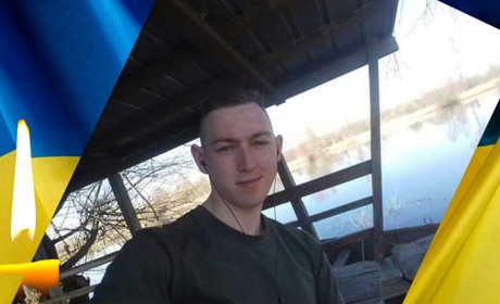 Підписав контракт, а за місяць почалася велика війна: у Сергіївці попрощалися із Максимом Судейком