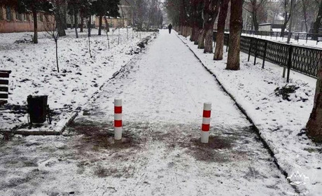 Покровськ посилює безпеку пішоходів: встановлено антипаркувальні стовпчики. Де з’являться ще