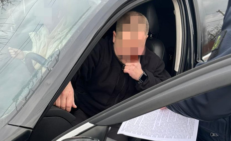 На Миколаївщині на хабарі затримали в.о. начальника одного з відділів Укртрансбезпеки