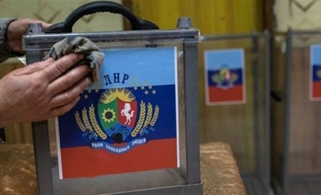 Зрадники Луганщини. За організацію "референдуму" судитимуть ще сімох російських посіпак