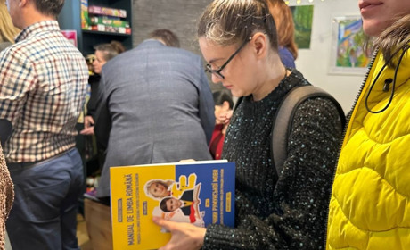 Українські діти в Румунії зможуть вчитися за адаптованими підручниками