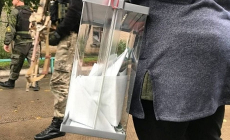 Схема на лівобережжі: окупанти голосують по кілька разів