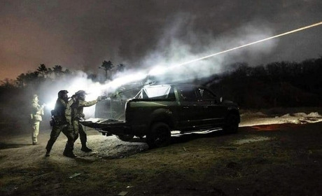 "Шахеди" знову маневрували над житловими районами: є влучання в Одеському районі, сталася пожежа