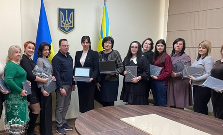 Нові хромбуки для школярів Покровської громади: крок до сучасної освіти