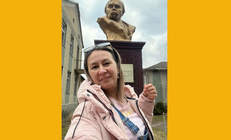 «Я і Кобзар»: 210 світлин педагогині-чортків’янки Світлани Дячок з різних локацій по всій Україні