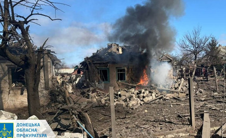 Троє мешканців Торецька зазнали поранень через вибух російської керованої авіабомби “КАБ-500”