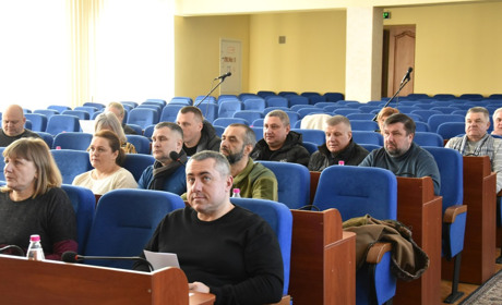 ​​​​​​​Сесія за 16 хвилин: чому депутати зібрались на позачергове засідання