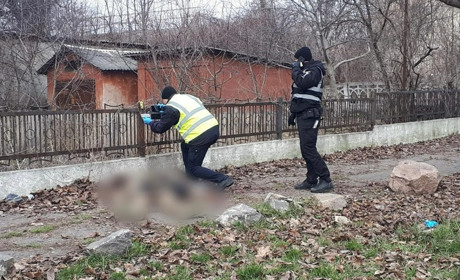 У Подільську на вулиці знайшли мертвим військового: поліція розслідує умисне вбивство