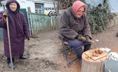 У Переяславі дві пенсіонерки ремонтують дорогу: сапами рівняють грунт та підсипають битою цеглою