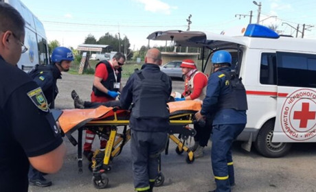 Рятувальники в Южному транспортували людину з 15 поверху до карети швидкої