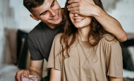 Обираємо подарунок дружині на 8 березня