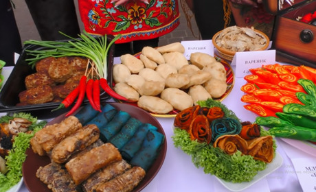 Масниця, чи Масляна? Як в Україні й Краснограді святкують та рецепти вареників і налисників