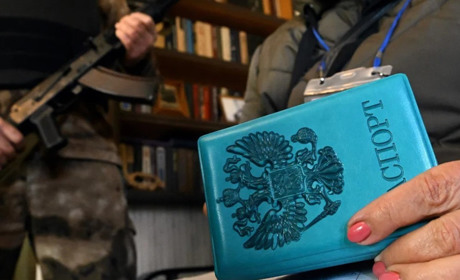 "Волевиявлення" під дулом автоматів. В окупованому Сєвєродонецьку тривають дострокові "вибори"