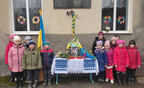На Кременеччині вшанували памʼять Героя меморіальною дошкою у школі