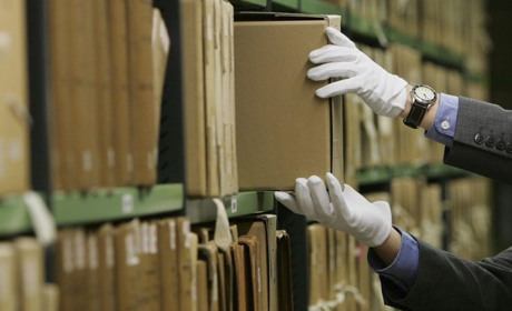 Архівний відділ Торецької МВА спрощує доступ до архівних документів. Як отримати необхідні папери