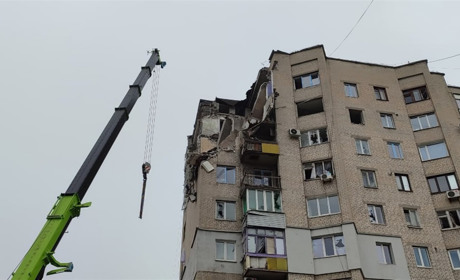 Прилетіло. В окупованому Лисичанську зазнала ушкоджень багатоповерхівка в центрі міста