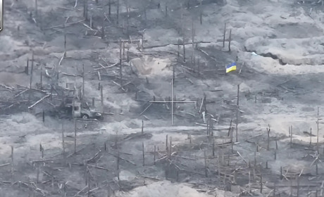 За 80 метрів від ворога. Бійці бригади "Буревій" встановили прапор України у Серебрянському лісі