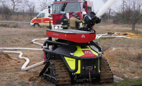 На Одещині для гасіння пожежі вперше задіяли робота. ФОТО