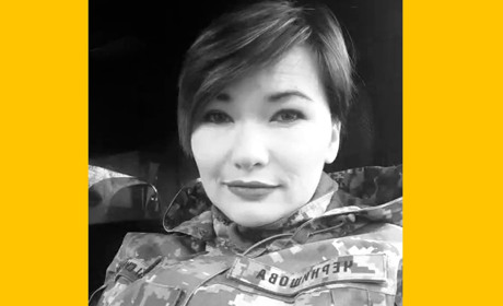 Рятувала на Майдані, рятувала на фронті: спогади про cанітарну інструкторку Юлію Чернишову