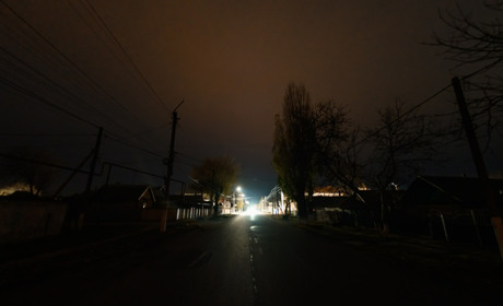 У зв'язку з обмеженням вуличного освітлення на Одещині пішоходів просять позначати себе у темряві