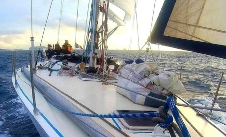 Команда SEA Medics на вітрильному човні доправила гуманітарний вантаж з Франції в Україну