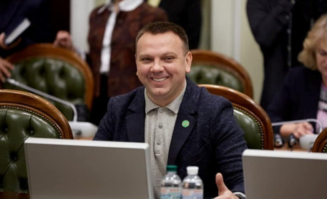Нардеп з Луганщини Максим Ткаченко оприлюднив декларацію. Скільки заробив "Слуга народу"