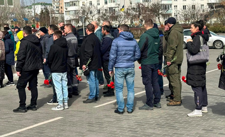 Южненська громада провела в останню путь військового Юрія Стецюка (ФОТО)