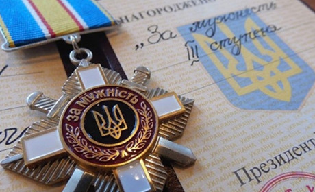 В Южному трьох військовослужбовців відзначили державними нагородами (посмертно)