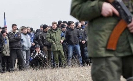 На окупованій Луганщині оголосили про призов чоловіків. Кого з 1 квітня забиратимуть до війська