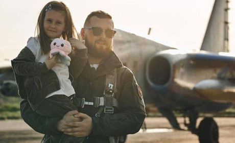 Герой України. Родині загиблого пілота з Луганщини вручено орден "Золота зірка"