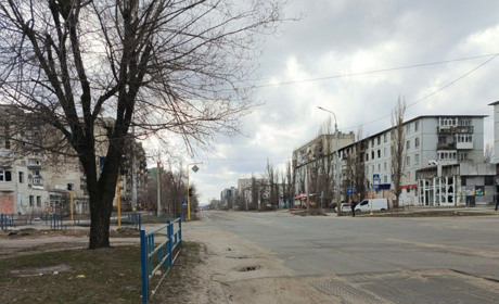 "Руській мір": на Луганщині окупанти видають "ждунам" гуманітарну допомогу за гроші