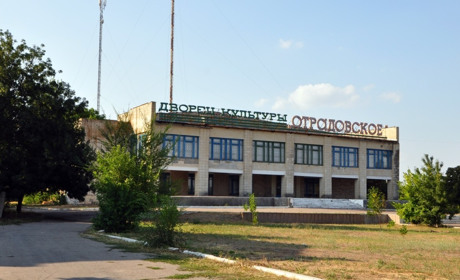 росіяни облаштували катівню у підвалі будинку культури у Генічеському районі