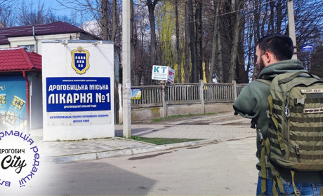 Чи доступні дрогобицькі лікарні для людей з інвалідністю — відповідає бойовий медик