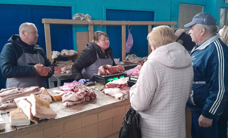 Вихідний, погода, шашлики: на переяславському базарі попри піст зріс попит на свинину