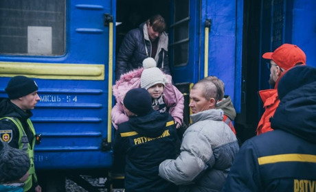 “Золота” евакуація: тільки 40 людей 8 квітня виїхали з Донеччини на потягу до Рівненської області.