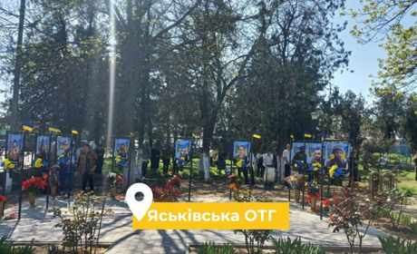 У Яськівській громаді відкрили меморіальні стенди загиблим захисникам-односельчанам