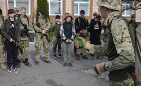 Військова підготовка для молоді: як 13-річні підлітки вчаться встановлювати міни