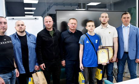 Нагородили юних ніжинських боксерів, що вже встигли відзначитися своїми досвідом