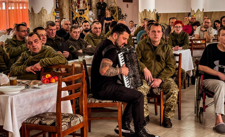 Люди-Титани: KOZAK SYSTEM та "МХП-Громаді" продовжують тур військовими госпіталями