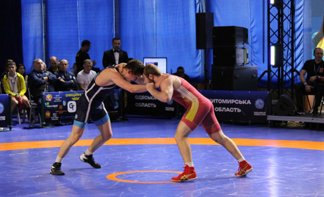 Звягель у центрі спортивного дійства: чемпіонат України з боротьби зібрав еліту юніорів