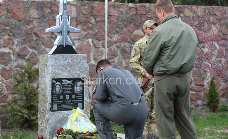 Вони змінили хід війни: на Київщині відкрили пам'ятник загиблим льотчикам 7 бригади