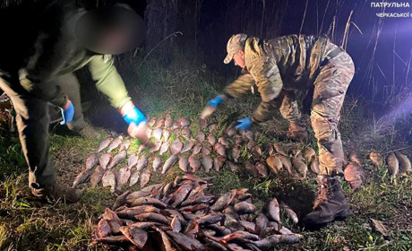 Піймали, коли виносив з води мішок карасів - поліція затримала золотоніського браконьєра